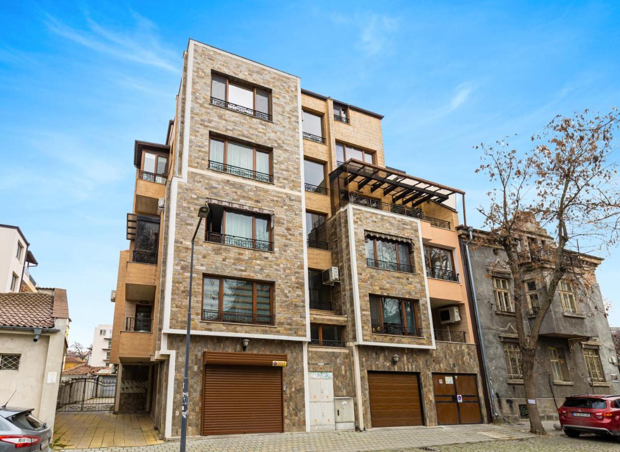 The Walnut 2Bd Apartment Plovdiv Exteriör bild